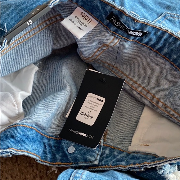 Fashion Nova -Get Ready Distressed Boyfriend Jeans - Picture 3 of 4